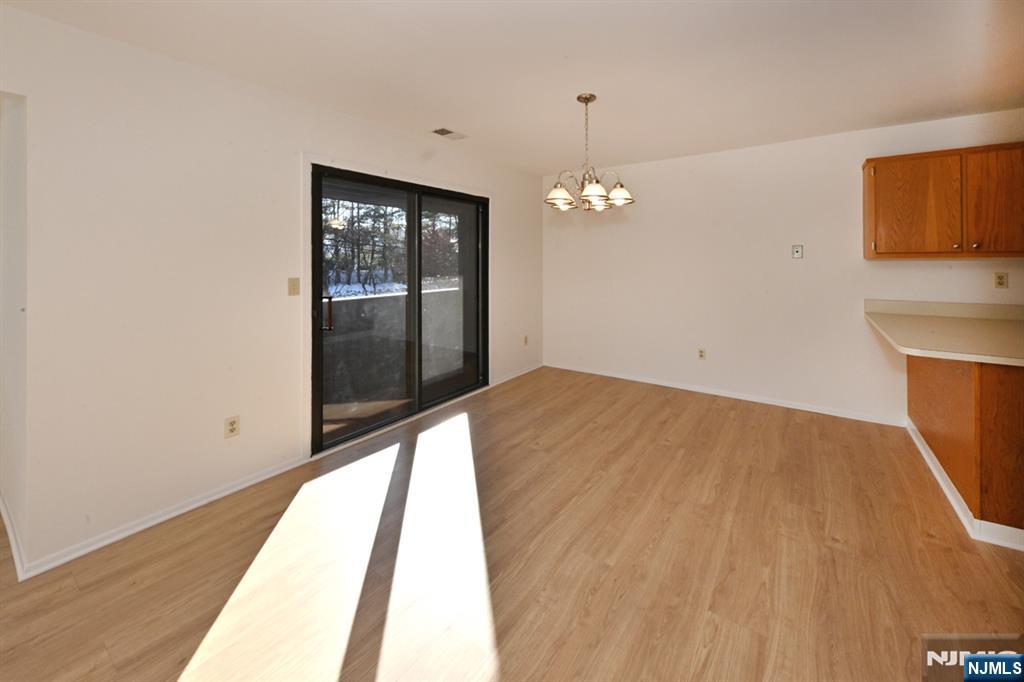 4231 Hilltop Road Mahwah, NJ 07430 - Photo 8 of 29