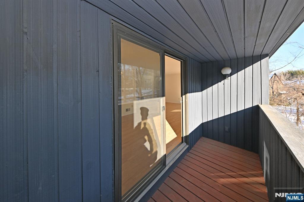 4231 Hilltop Road Mahwah, NJ 07430 - Photo 10 of 29