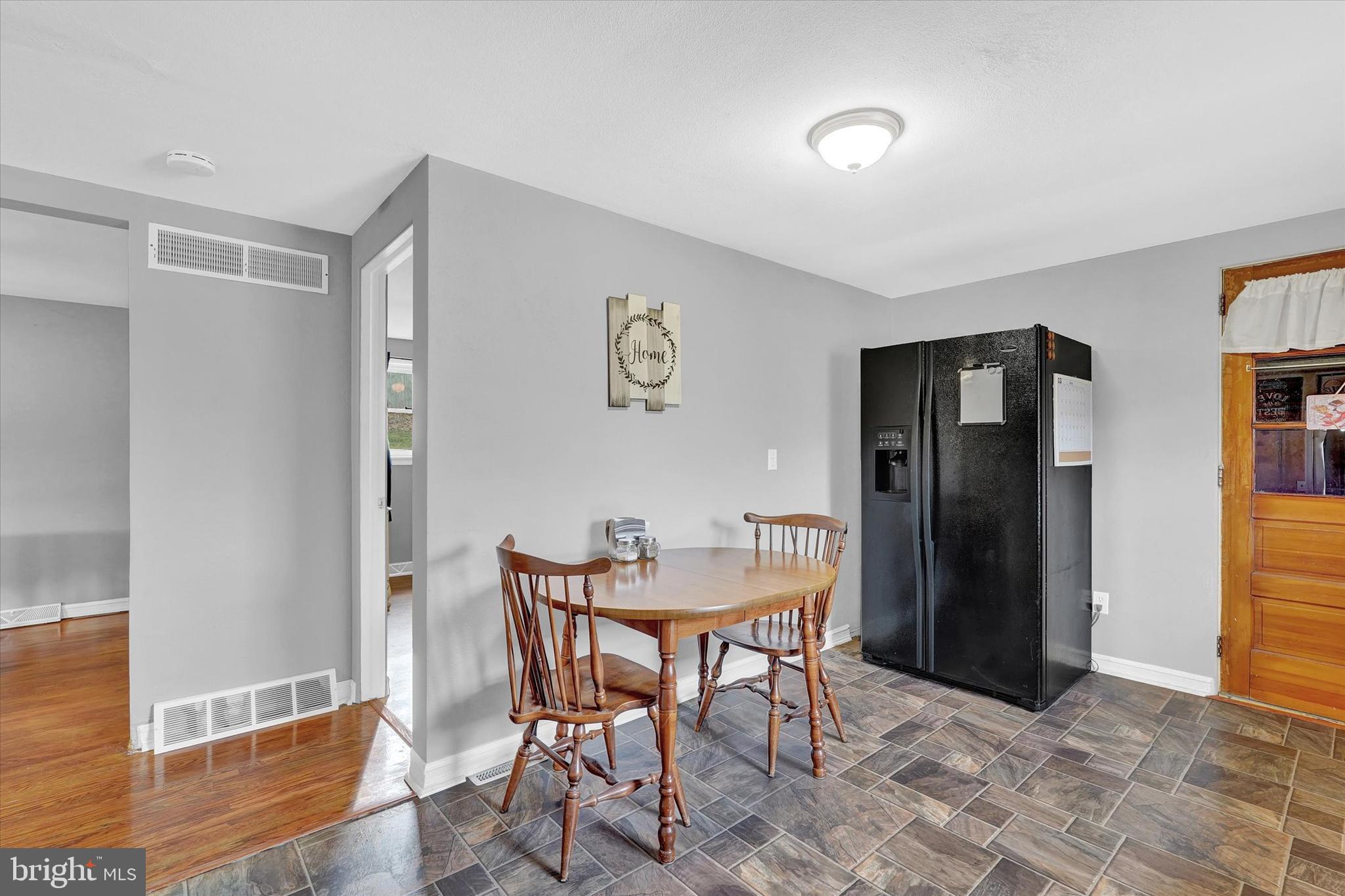 9343 East Springfield Road Seven Valleys, PA 17360 - Photo 7 of 27 Gallery Image 7