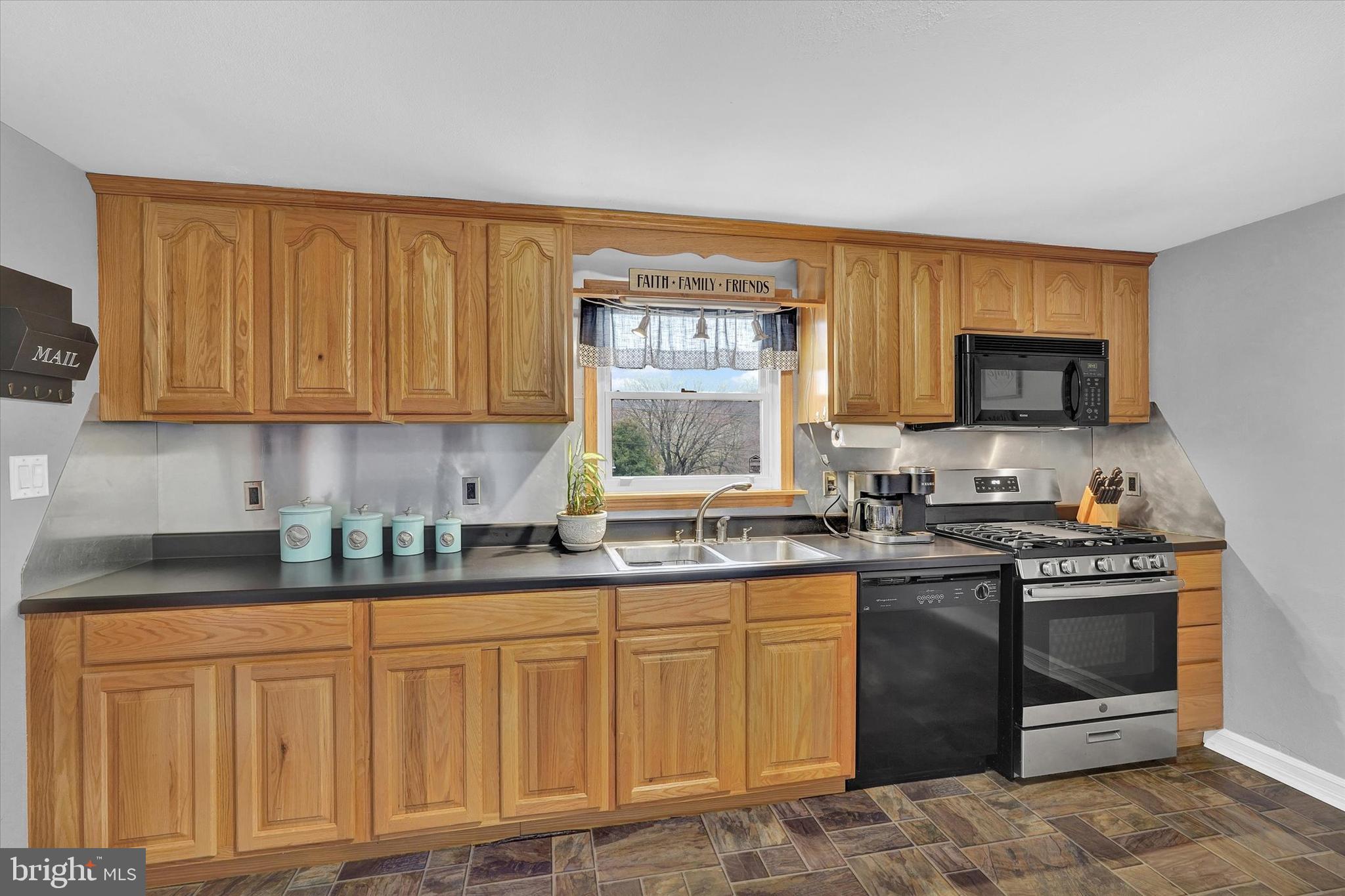 9343 East Springfield Road Seven Valleys, PA 17360 - Photo 9 of 27 Gallery Image 9
