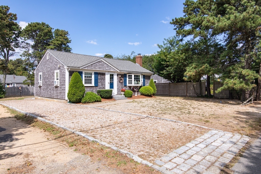 75 Susan Ruth Road Dennis, MA 02639 - Photo 4 of 31