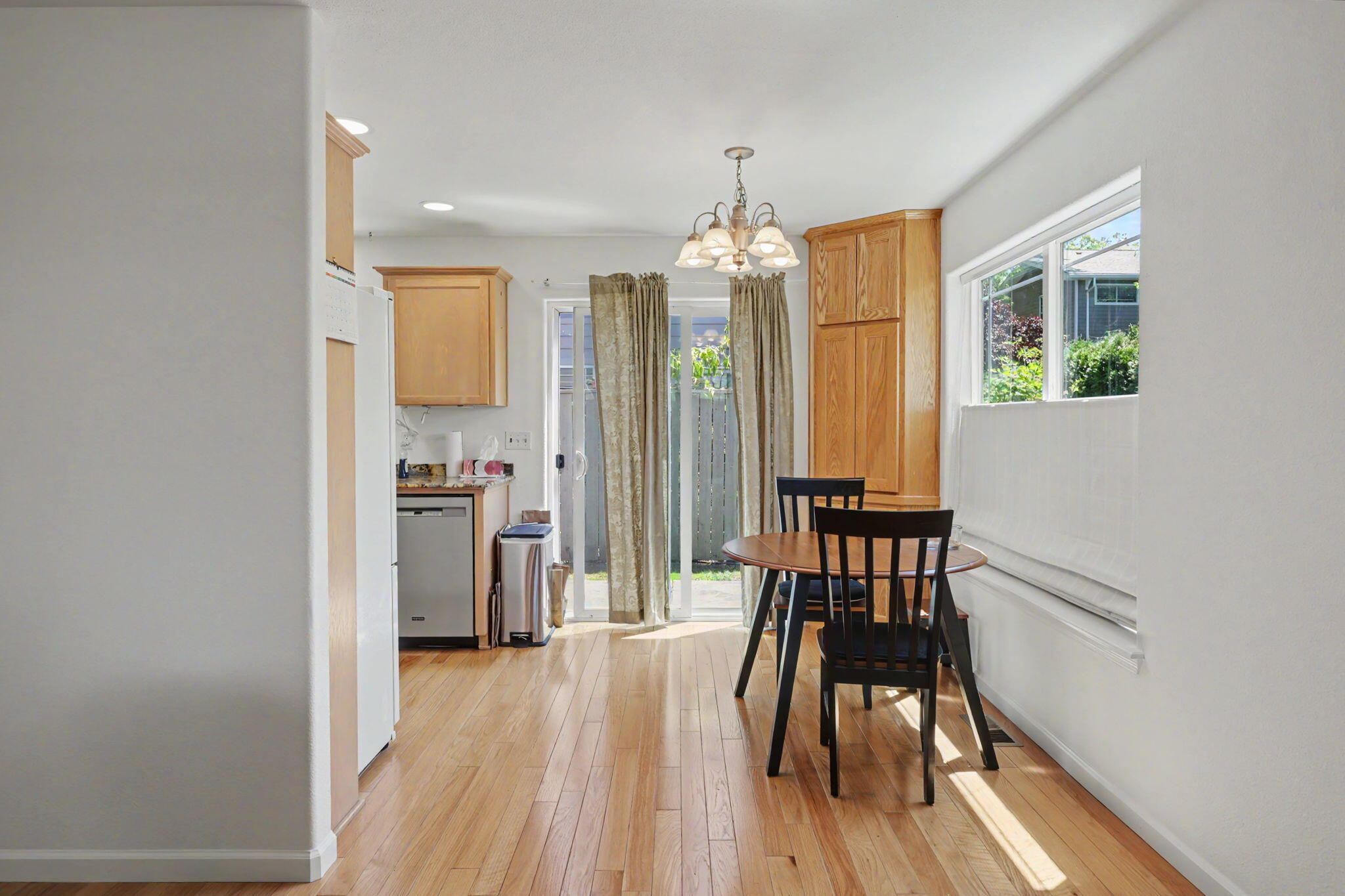 228 Talent Avenue, Unit 4 Talent, OR 97540 - Photo 10 of 23 Eating area with a glass door leading out to a nice patio
