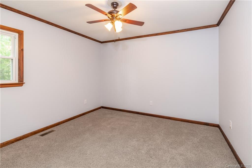 381 Pole Miller Road Brevard, NC 28712 - Photo 12 of 33 Gallery Image 12