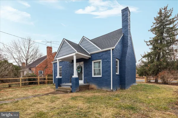 $385,000 | 5655 Strasburg Road, Strasburg, VA 22657