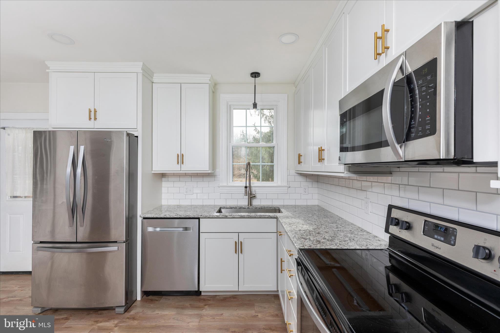 5655 Strasburg Road Strasburg, VA 22657 - Photo 12 of 84 Under cabinet lights