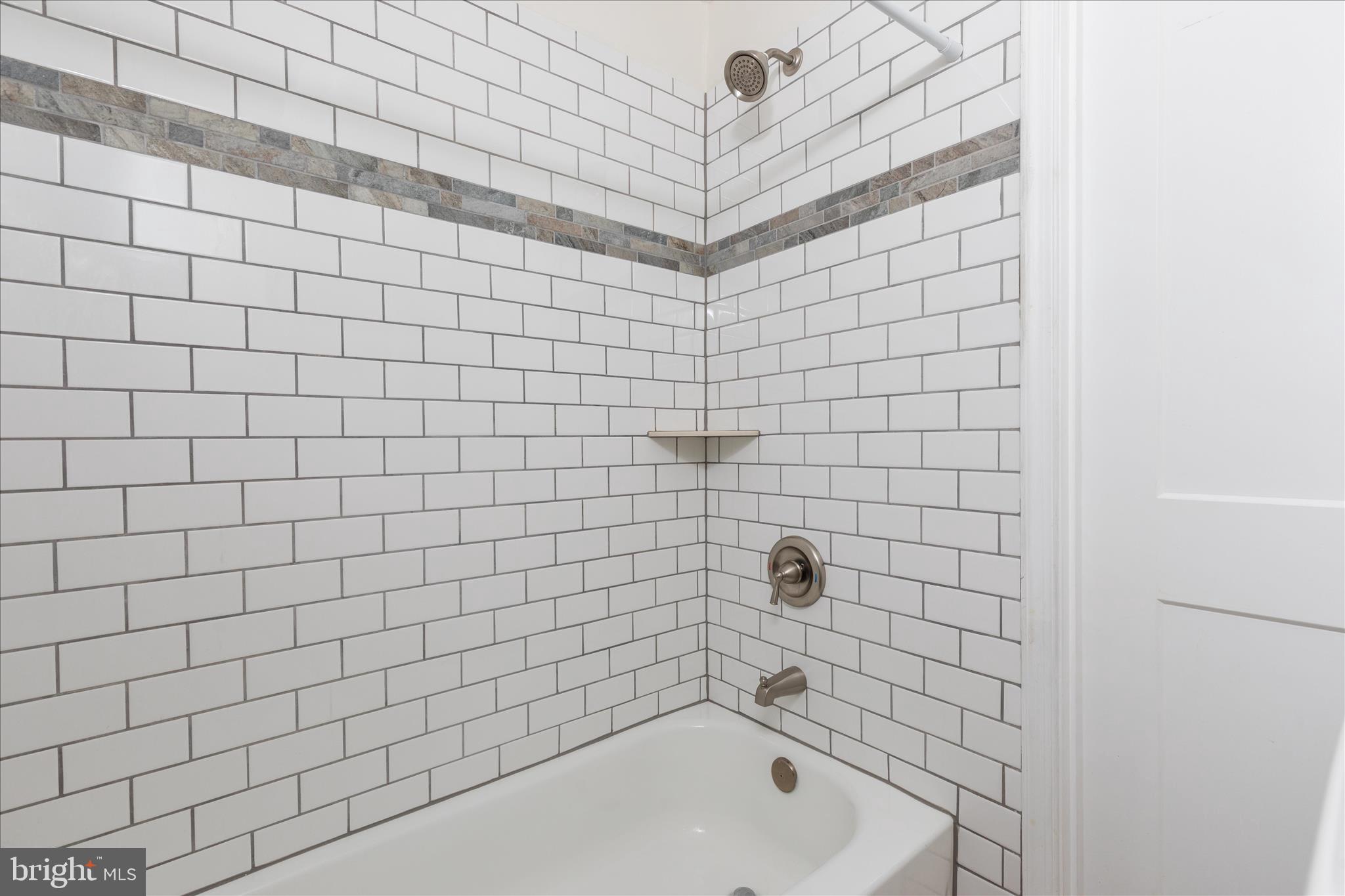 5655 Strasburg Road Strasburg, VA 22657 - Photo 28 of 84 Guest bath upper level