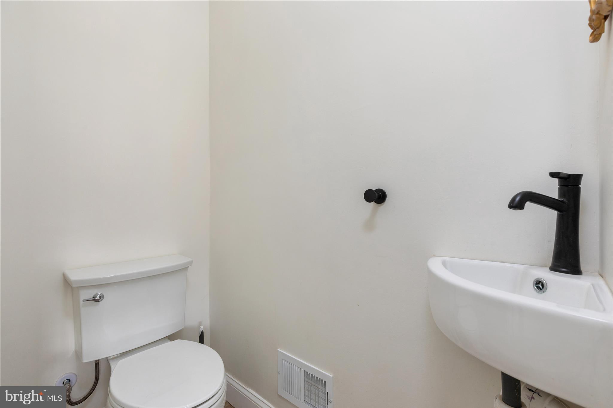 5655 Strasburg Road Strasburg, VA 22657 - Photo 33 of 85 a bathroom with a sink a toilet and a mirror