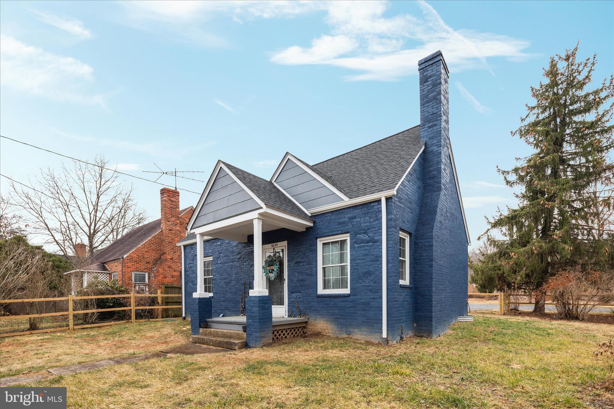 5655 Strasburg Road Strasburg, VA 22657 - Photo 44 of 85 a front view of a house with a yard