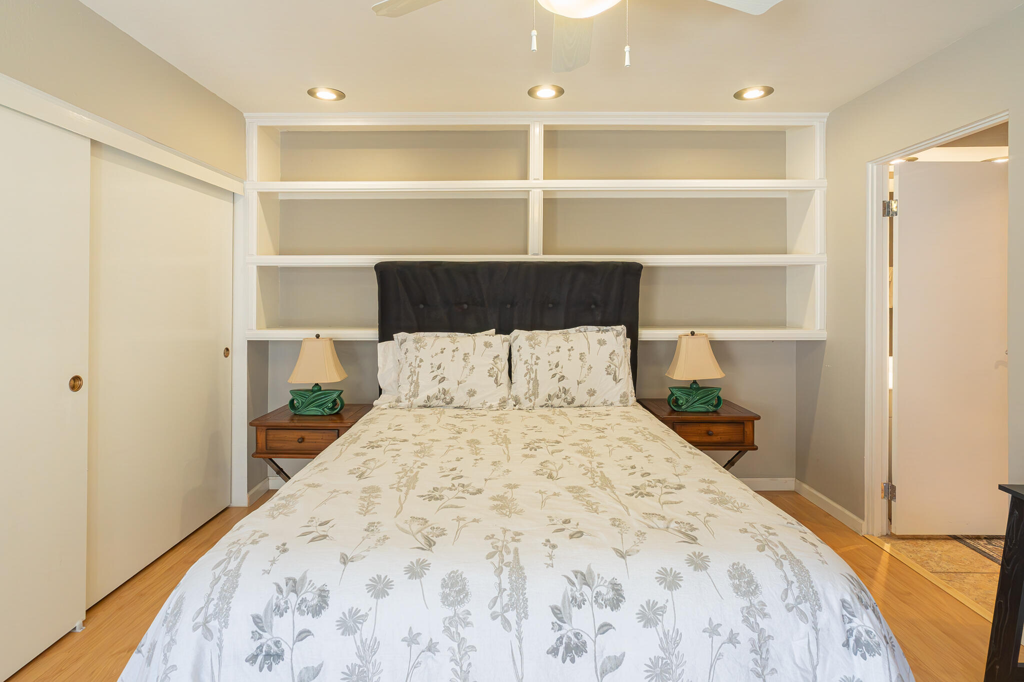 46631 Arapahoe, Unit B Indian Wells, CA 92210 - Photo 24 of 32 a bedroom with a bed and a window