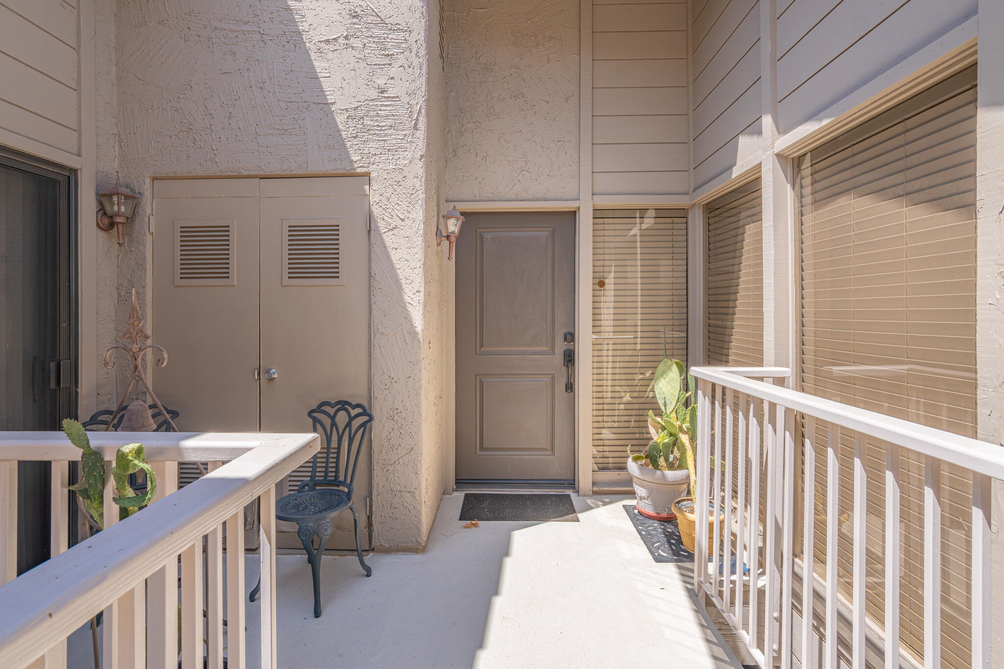 46631 Arapahoe, Unit B Indian Wells, CA 92210 - Photo 6 of 32 a view of a balcony with furniture
