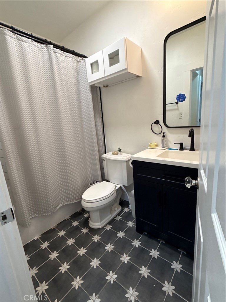 4193 5th Street Riverside, CA 92501 - Photo 21 of 27 Bathroom 2