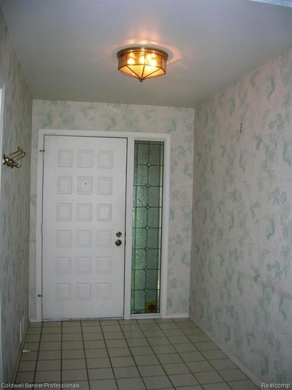 27880 Evergreen Road, Unit 19 Lathrup Village, MI 48076 - Photo 3 of 31