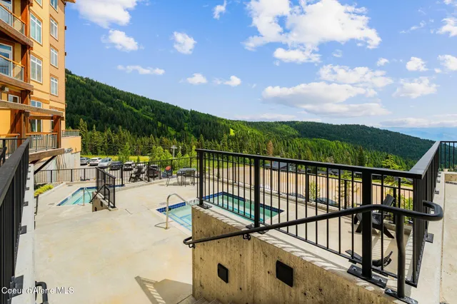 $899,000 | 124 Village Lane, Unit 305, Sandpoint, ID 83864