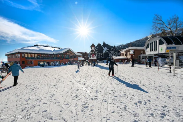 $899,000 | 124 Village Lane, Unit 305, Sandpoint, ID 83864