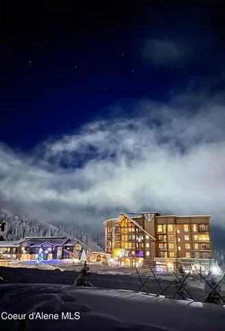 $899,000 | 124 Village Lane, Unit 305, Sandpoint, ID 83864