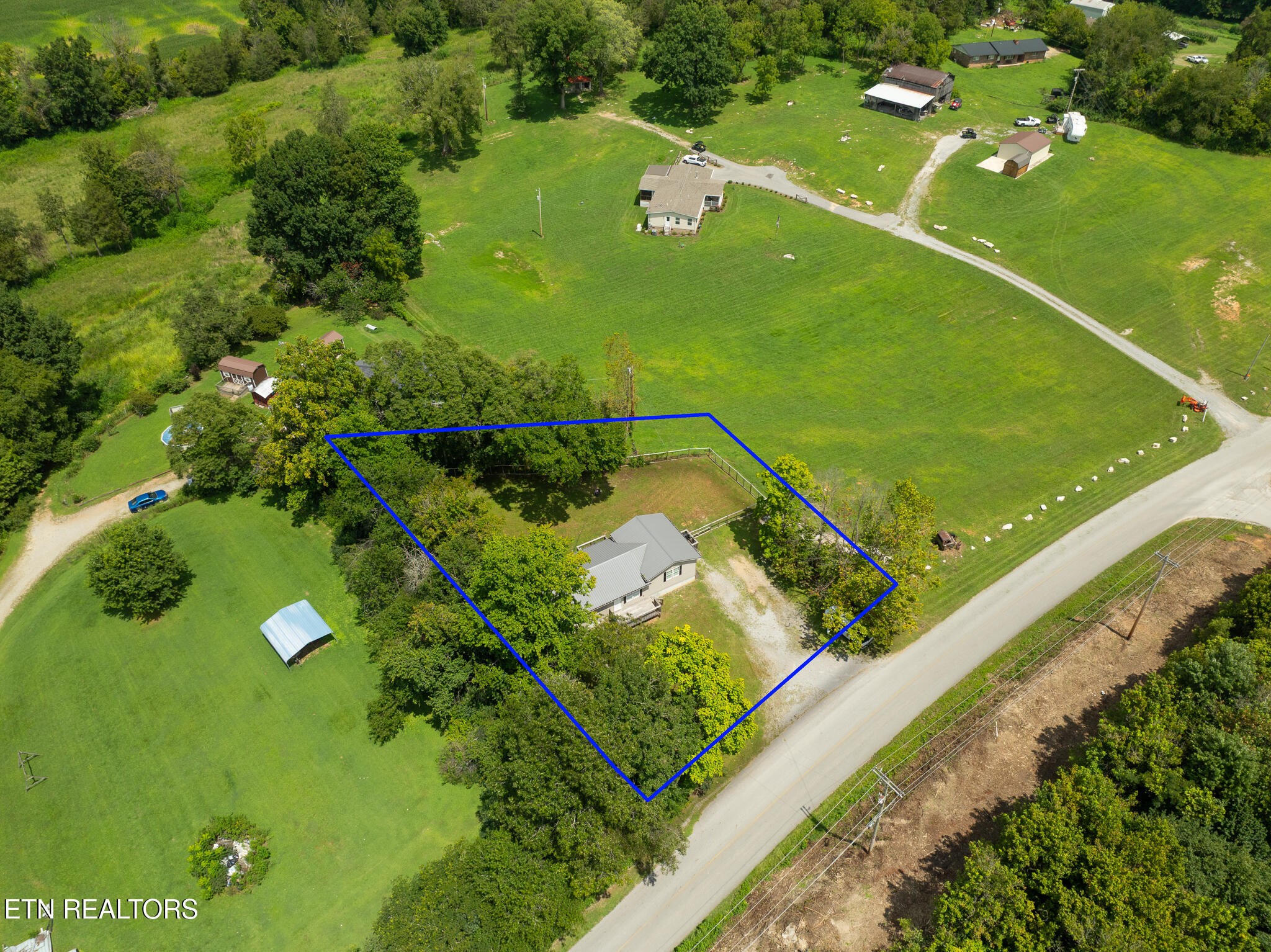 3406 Back Valley Road Speedwell, TN 37870 - Photo 29 of 33 Gallery Image 29