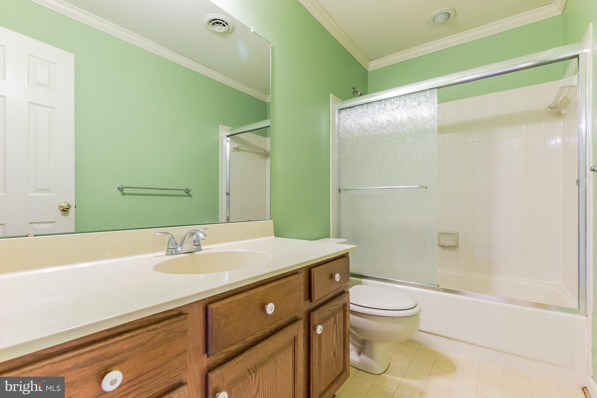 4 Rideout Court Gaithersburg, MD 20877 - Photo 22 of 28 Second Full Bath