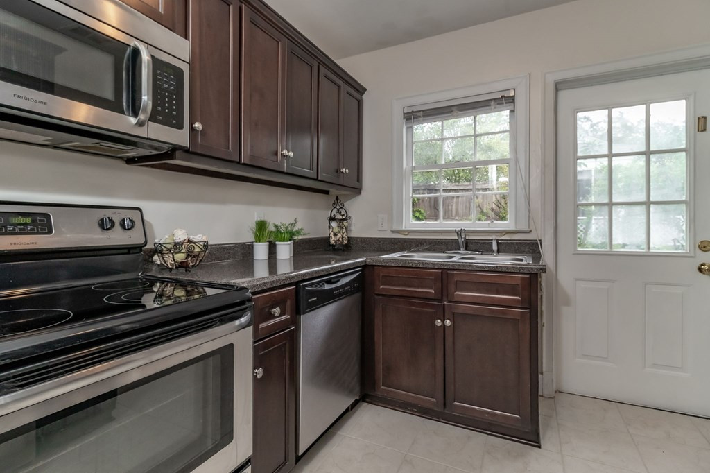 1735 Berkeley Road Augusta, GA 30904 - Photo 17 of 33 Kitchen