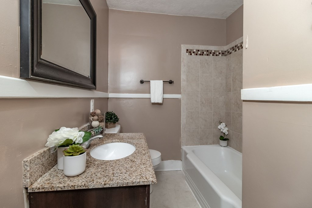 1735 Berkeley Road Augusta, GA 30904 - Photo 21 of 33 Bathroom