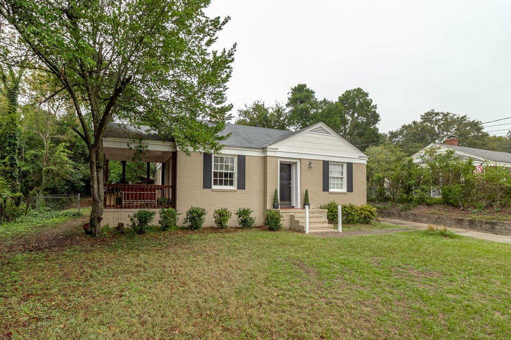 1735 Berkeley Road Augusta, GA 30904 - Photo 3 of 33 Left side