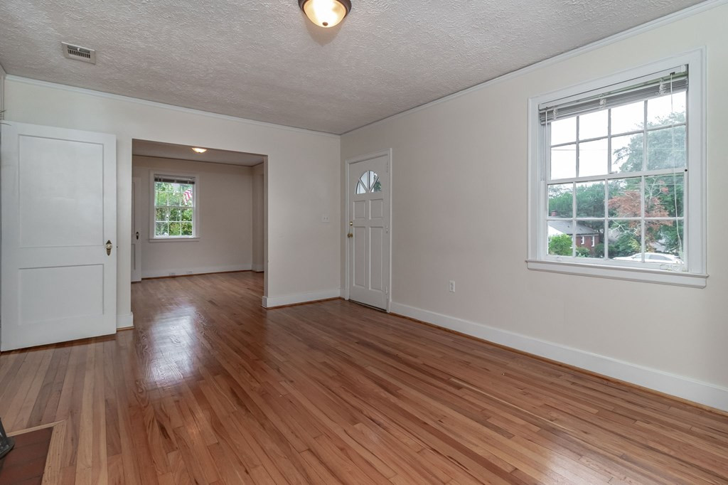 1735 Berkeley Road Augusta, GA 30904 - Photo 6 of 33 Living room