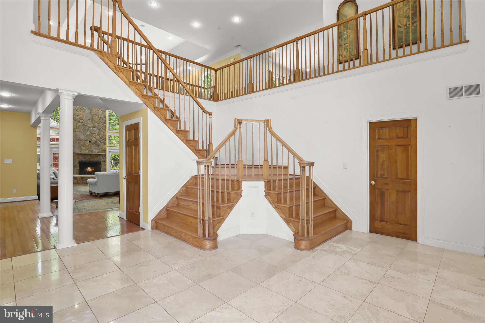 5530 Jim Pickett Road Sykesville, MD 21784 - Photo 10 of 76 Grand 2-story foyer