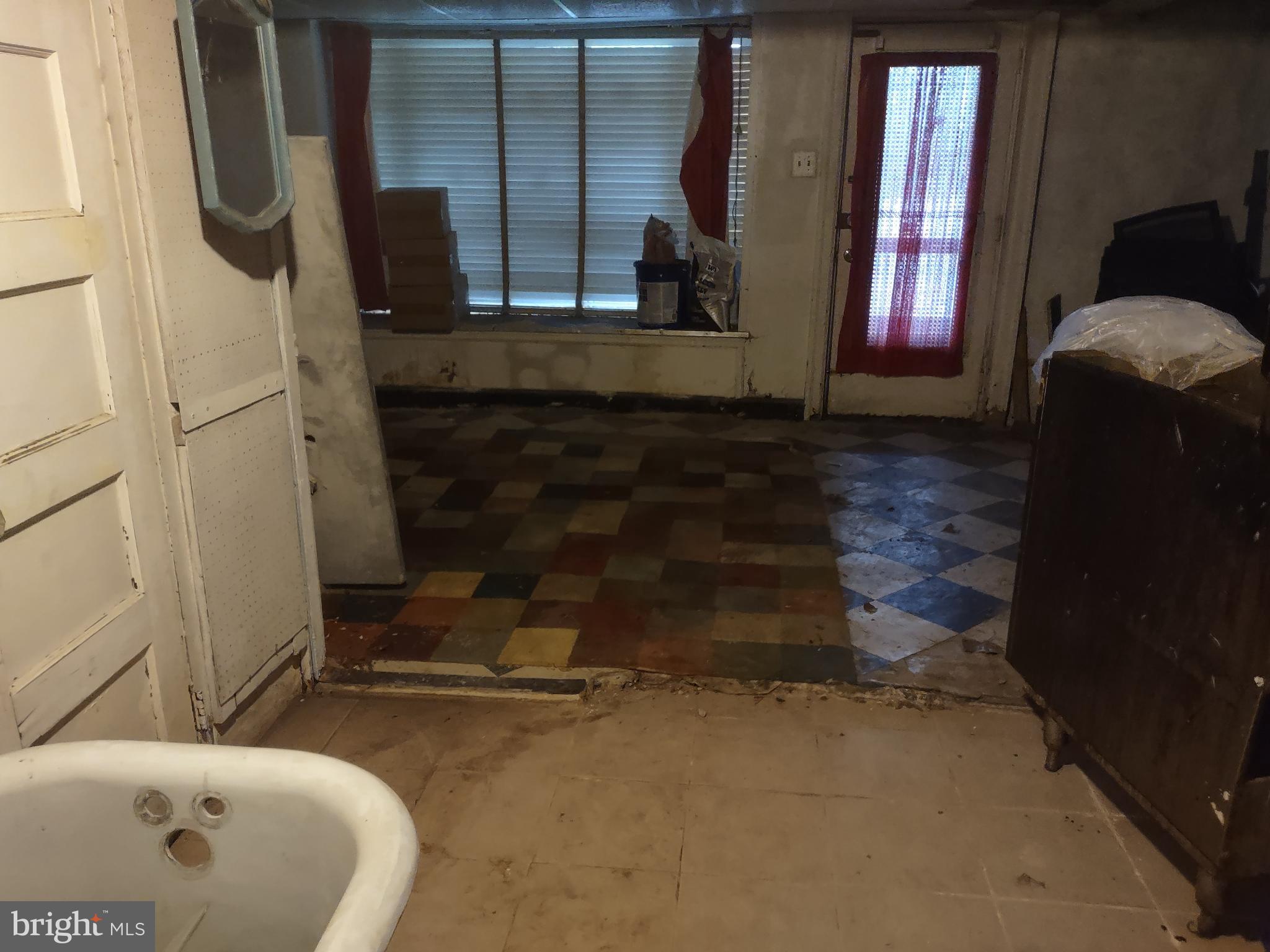 101 Copley Road Upper Darby, PA 19082 - Photo 32 of 36 a bathroom with a bathtub and shower