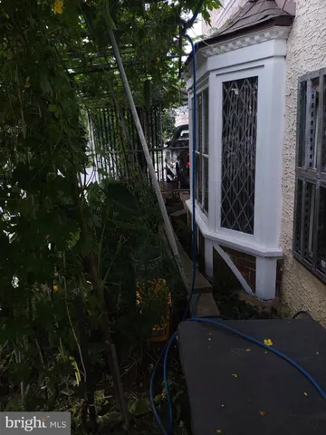 a picture of a house with a tree