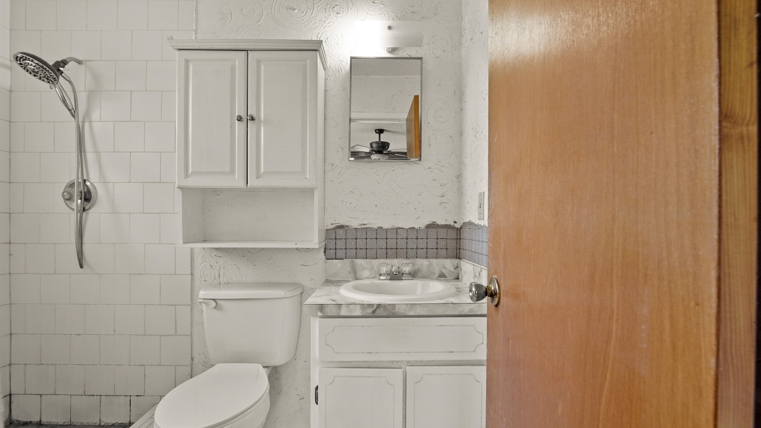 270 Windham Way DeFuniak Springs, FL 32433 - Photo 29 of 51 a bathroom with a sink toilet and shower