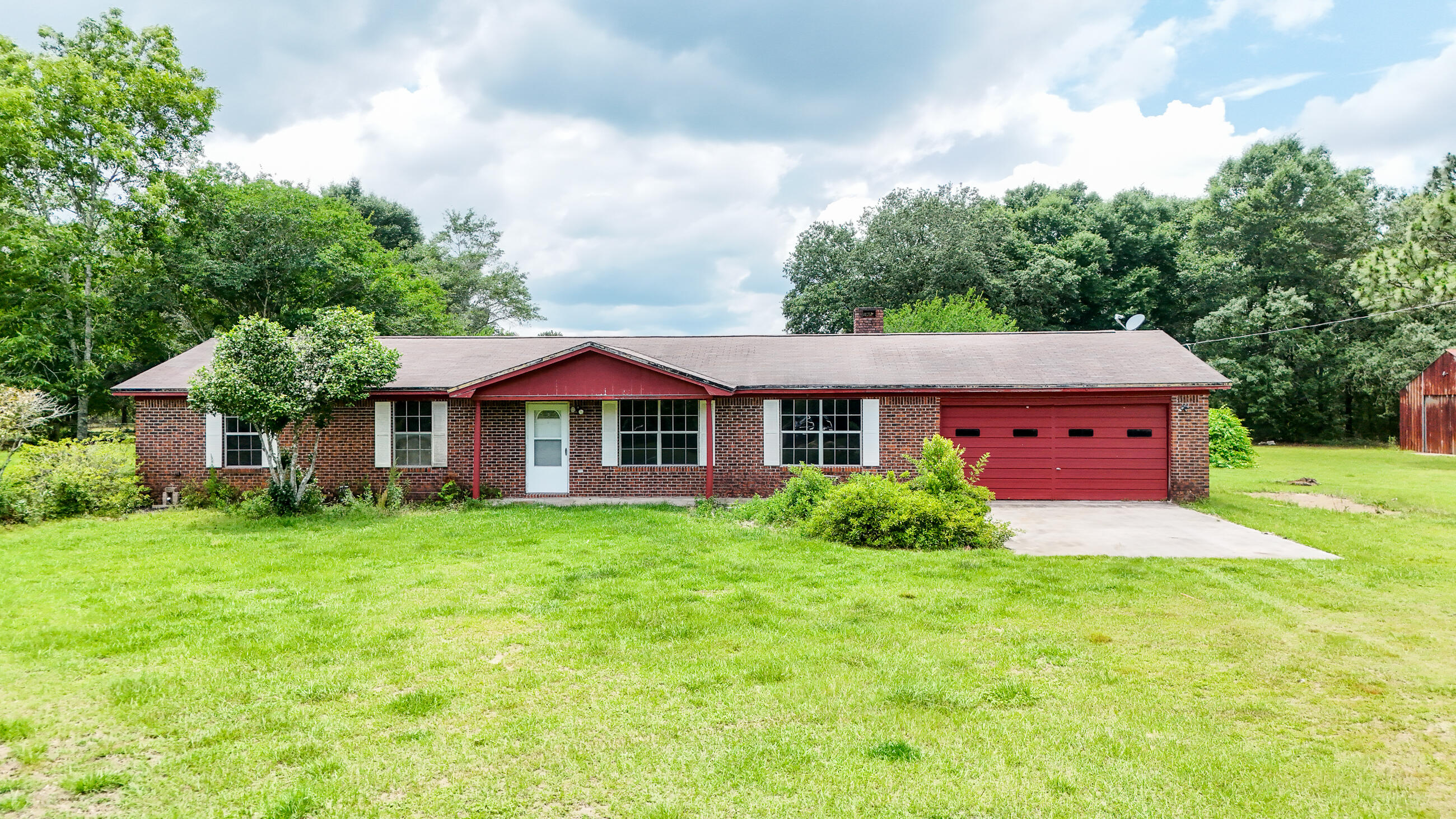 270 Windham Way DeFuniak Springs, FL 32433 - Photo 3 of 51 a front view of a house with yard and green space