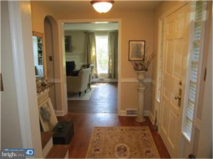 541 Custis Road Glenside, PA 19038 - Photo 3 of 21 Foyer