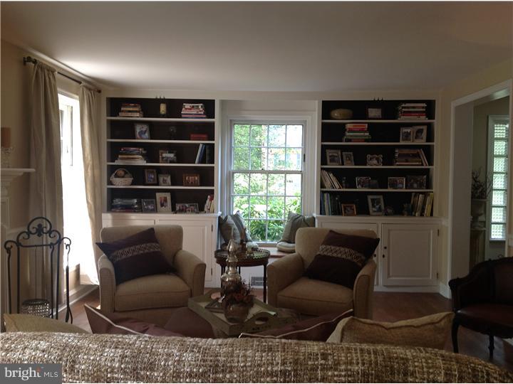 541 Custis Road Glenside, PA 19038 - Photo 5 of 21 Living Room