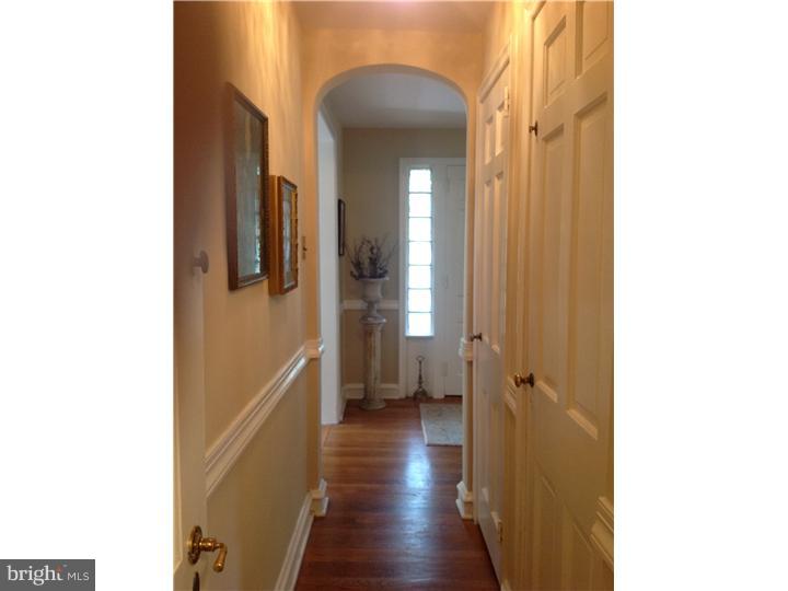541 Custis Road Glenside, PA 19038 - Photo 7 of 21 Hallway