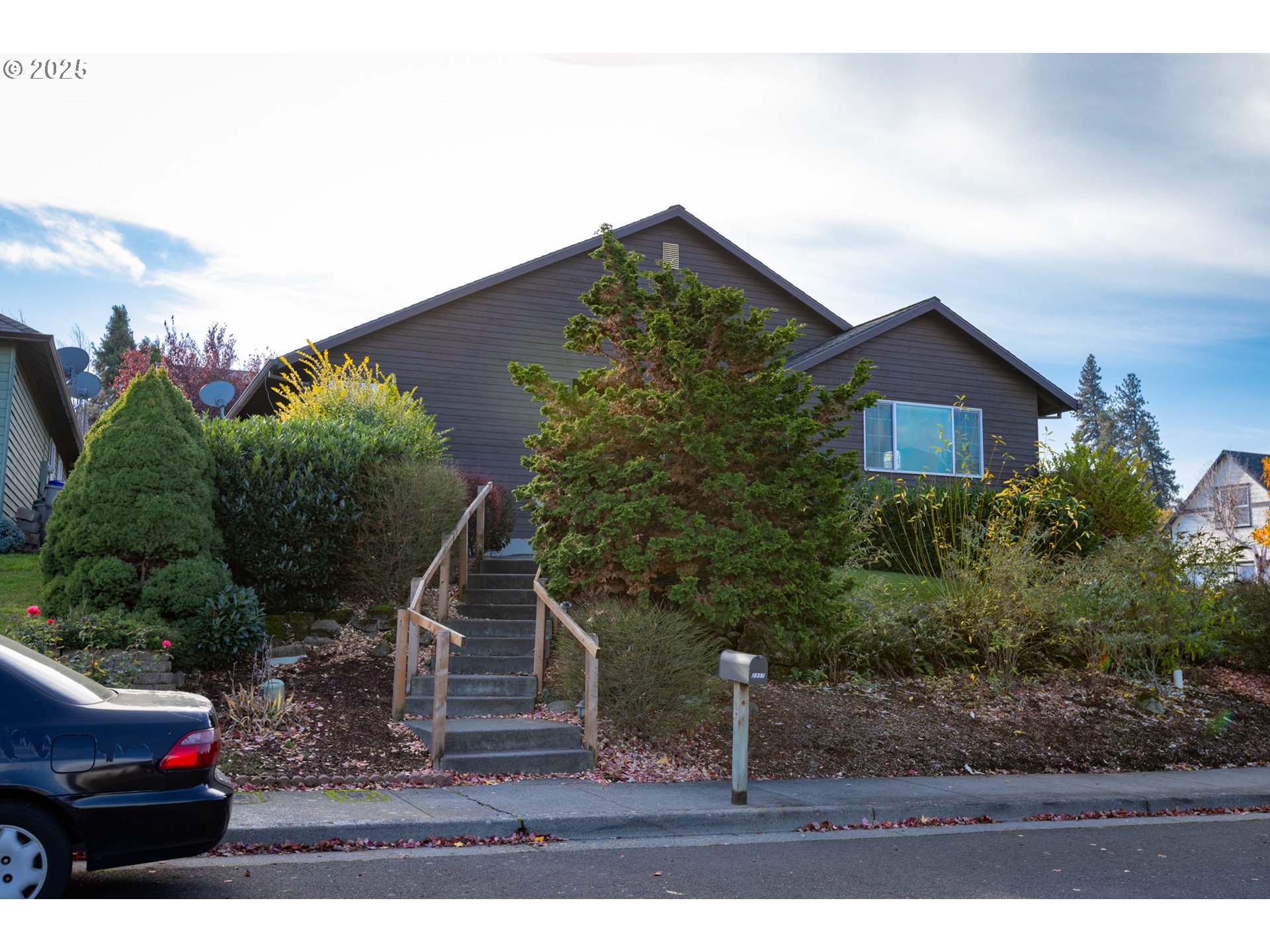 2957 Eugene Street Hood River, OR 97031 - Photo 16 of 42 a backyard of a house with lots of green space