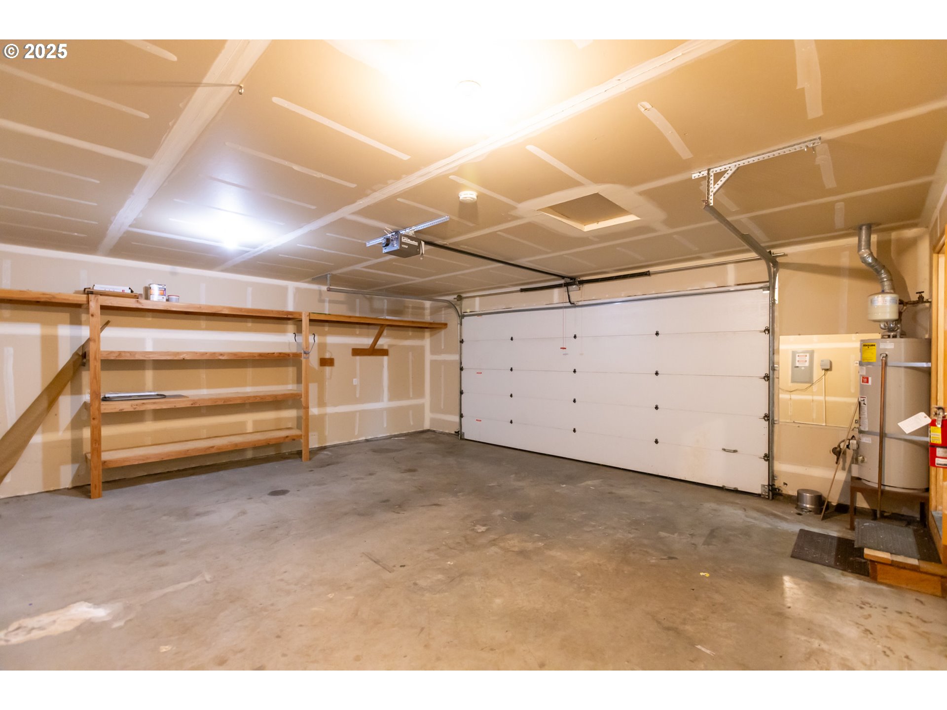 2957 Eugene Street Hood River, OR 97031 - Photo 41 of 42 a view of a room with gym equipment