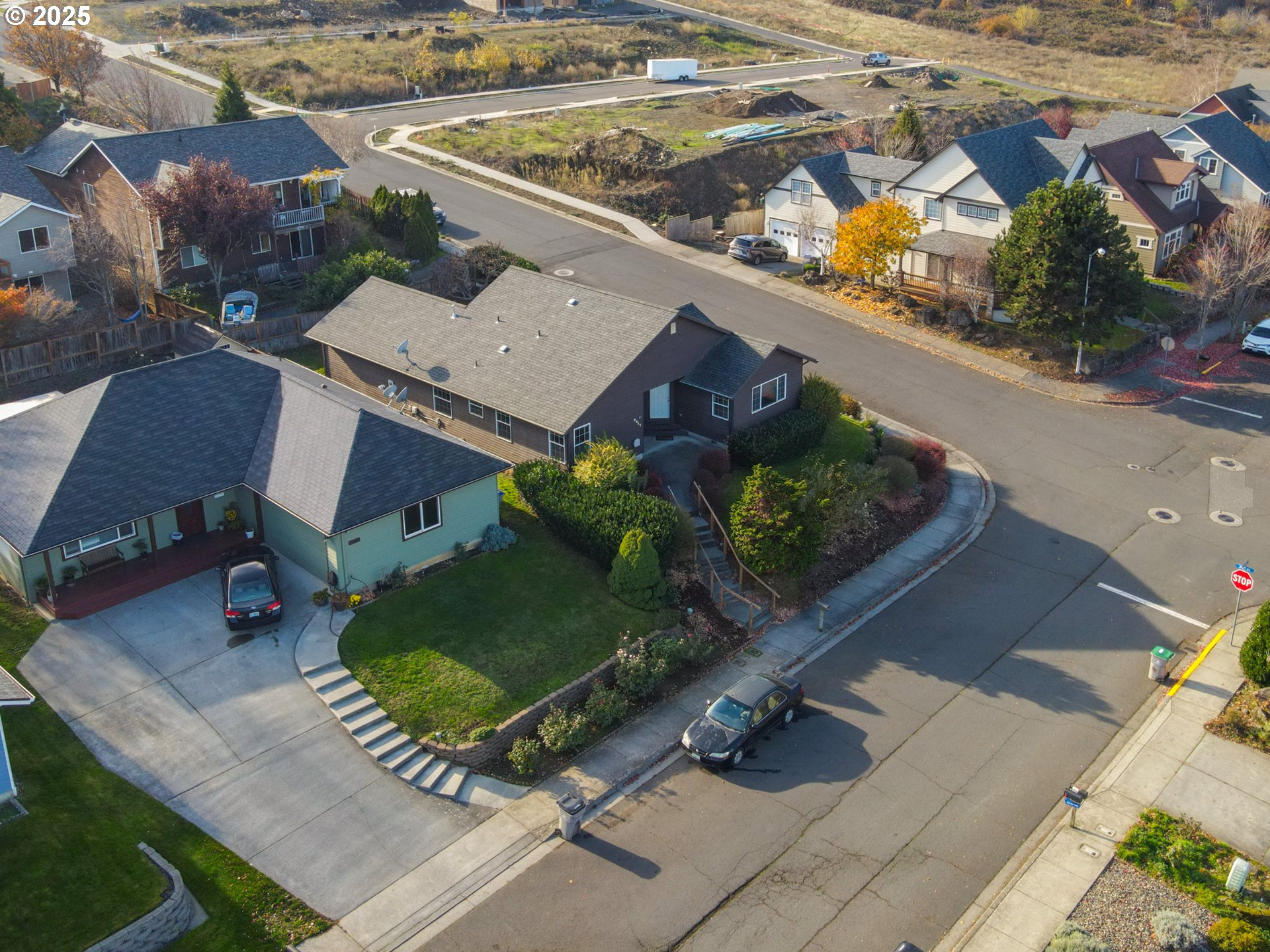 2957 Eugene Street Hood River, OR 97031 - Photo 6 of 42 an aerial view of a residential houses with outdoor space