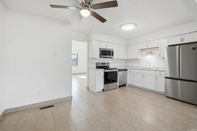 $249,999 | 3901 Ravenscliff Place, Fort Wayne, IN 46804