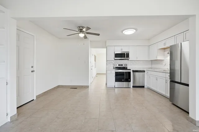 $249,999 | 3901 Ravenscliff Place, Fort Wayne, IN 46804