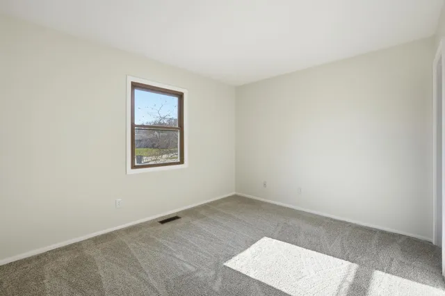 $249,999 | 3901 Ravenscliff Place, Fort Wayne, IN 46804