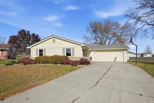 $249,999 | 3901 Ravenscliff Place, Fort Wayne, IN 46804