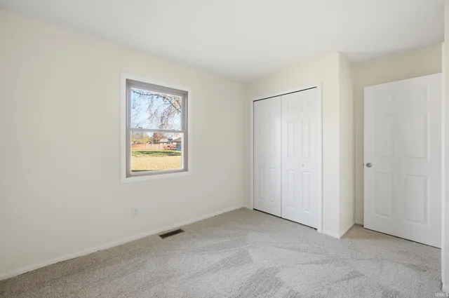 $249,999 | 3901 Ravenscliff Place, Fort Wayne, IN 46804