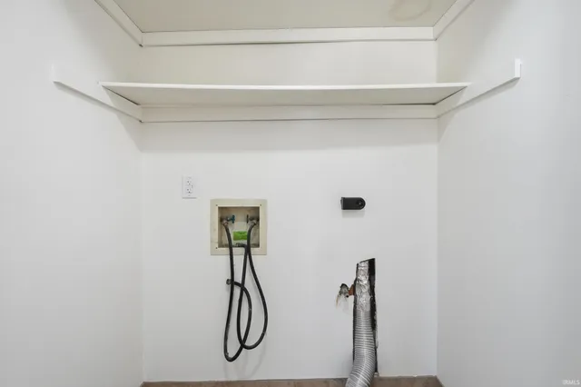 $249,999 | 3901 Ravenscliff Place, Fort Wayne, IN 46804