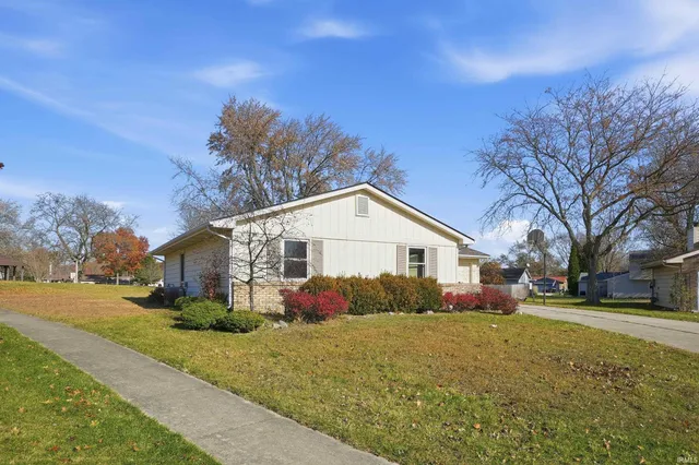 $249,999 | 3901 Ravenscliff Place, Fort Wayne, IN 46804