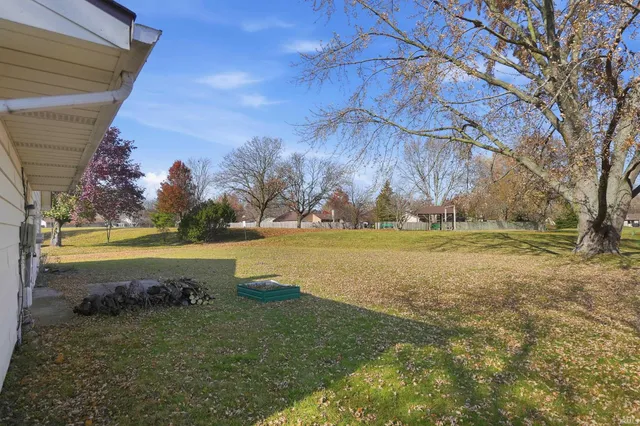 $249,999 | 3901 Ravenscliff Place, Fort Wayne, IN 46804