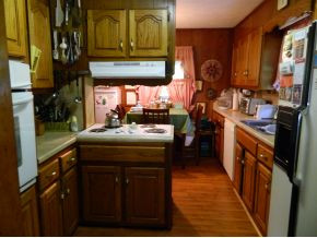 212 Springdale Road Bristol, TN 37620 - Photo 3 of 5 Kitchen