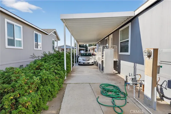 a view of an empty room with a ceiling fan
