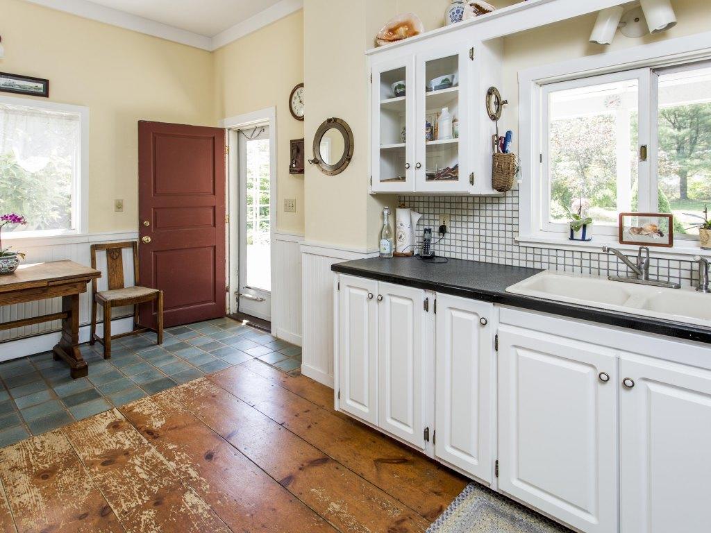 25 School Street Boothbay, ME 04544 - Photo 7 of 37 Kitchen