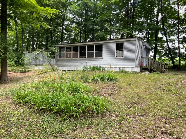 $29,900 | 5092 East Drive, Stanton, MI 48888