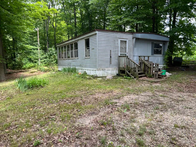 $29,900 | 5092 East Drive, Stanton, MI 48888