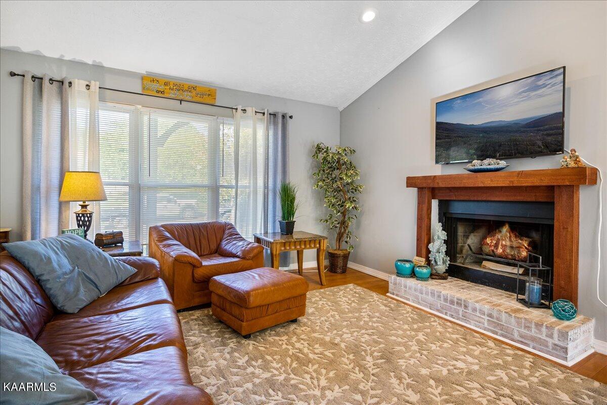909 Tree Trunk Road Knoxville, TN 37934 - Photo 8 of 31 Living Area